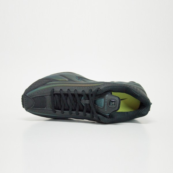 Nike Shox R4 Sneakers